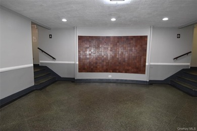 PRICED TO SELL !!! Location,Location ,Location with a very low - photo 16