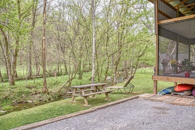 Center Hill Lake LOCATION! Enjoy creekside living with this - photo 16