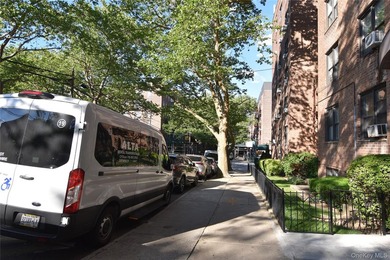 PRICED TO SELL !!! Location,Location ,Location with a very low - photo 18