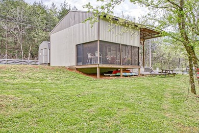 Center Hill Lake LOCATION! Enjoy creekside living with this - photo 22