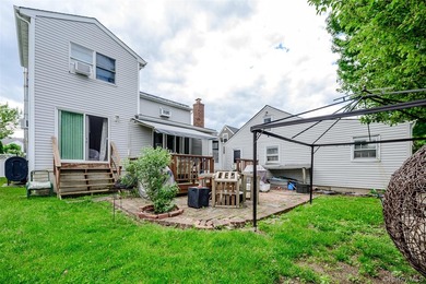 Bellmore legal 2-family home offers incredible versatility for - photo 22