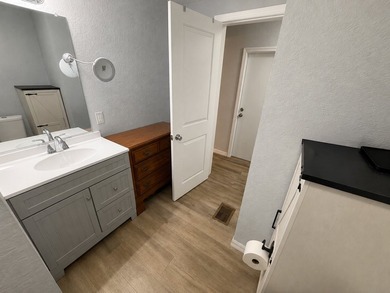 Completely reimagined in 2024, this stunning 2 bed, 1 bath home - photo 13