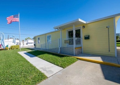 Completely reimagined in 2024, this stunning 2 bed, 1 bath home - photo 23
