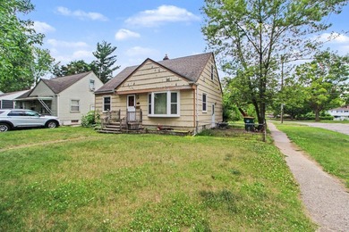 Charming three bedroom one bath Cape Cod with a large fenced in - photo 5