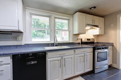 Enjoy the perfect blend of charm, character, & convenience in - photo 3