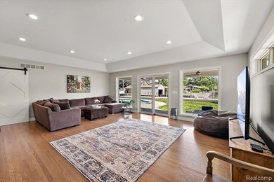 Spectacular in St. Clair Shores! This waterfront home offers - photo 17