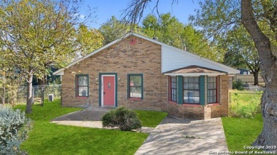 Charming 1-story home in Lacoste, TX, just moments from town