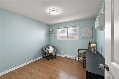 Spectacular in St. Clair Shores! This waterfront home offers - photo 38