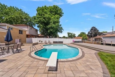Spectacular in St. Clair Shores! This waterfront home offers - photo 45