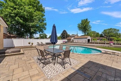 Spectacular in St. Clair Shores! This waterfront home offers - photo 49