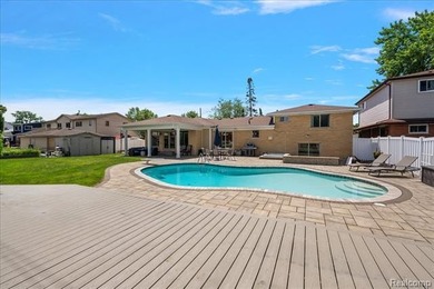 Spectacular in St. Clair Shores! This waterfront home offers - photo 50