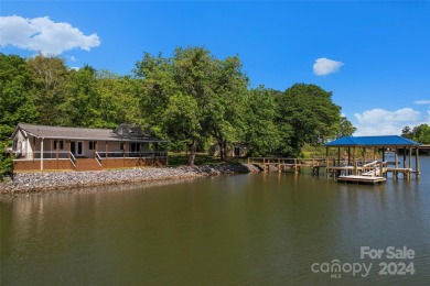 Lake Wylie Home For Sale in Clover South Carolina