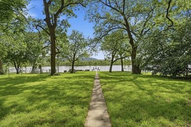 Waterfront living on Lake Granbury with space, shade, and - photo 4