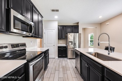 Welcome to this beautifully maintained 4-bedroom, 2.5-bath home - photo 10