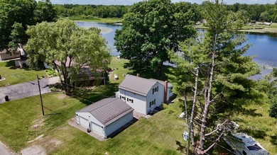 Some properties offer a place to spend tim e on the lake. Others - photo 3