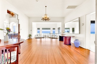 BREATHTAKING OCEAN VIEWS take center stage from the moment you - photo 20