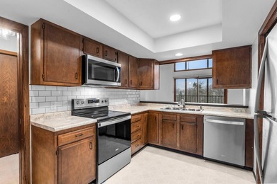 Charming 2-bedroom, 2-bath condo in a well-maintained - photo 3