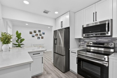 Beautifully updated and move-in ready 3-Bed 2-Bath Residence - photo 19