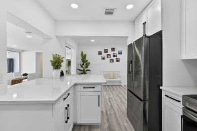 Beautifully updated and move-in ready 3-Bed 2-Bath Residence - photo 20