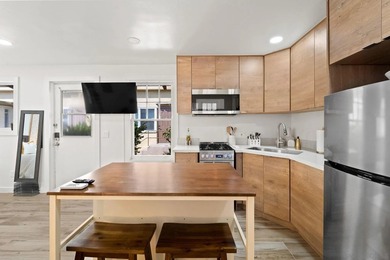 Incredibly rare mixed-use trophy property located at the corner - photo 24