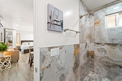 Incredibly rare mixed-use trophy property located at the corner - photo 25