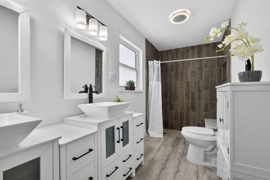 Beautifully updated and move-in ready 3-Bed 2-Bath Residence - photo 37