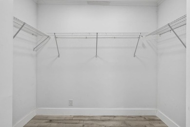 Beautifully updated and move-in ready 3-Bed 2-Bath Residence - photo 45