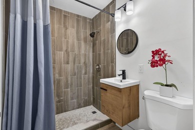 Beautifully updated and move-in ready 3-Bed 2-Bath Residence - photo 46