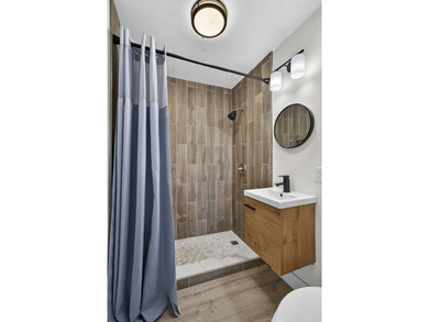 Beautifully updated and move-in ready 3-Bed 2-Bath Residence - photo 47