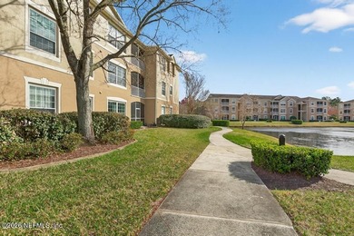Second-floor condo with beautiful lake views located in a gated - photo 4
