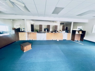 One of the best locations in Mena, Arkansas located on Hwy 71