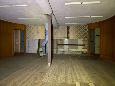 It's time to be the new owner of 40k sq ft commercial property - photo 11