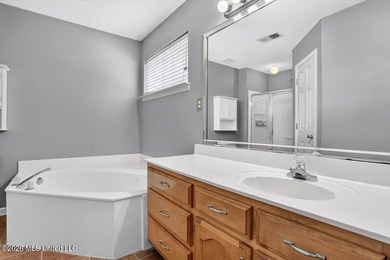 Welcome to this beautifully maintained 4 bedroom, 2 bathroom - photo 16