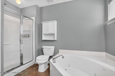 Welcome to this beautifully maintained 4 bedroom, 2 bathroom - photo 17