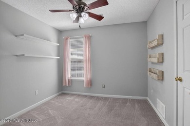 Welcome to this beautifully maintained 4 bedroom, 2 bathroom - photo 19
