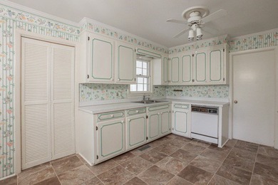Large 4 bedroom home on a corner lot in Alice dr school - photo 20