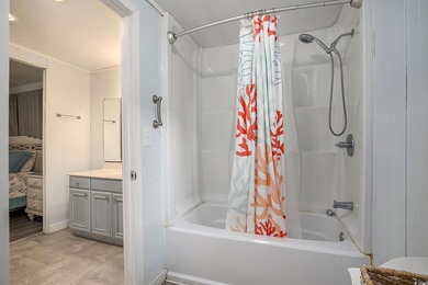 Welcome to this beautifully upgraded 4-bedroom, 2-bathroom home - photo 21