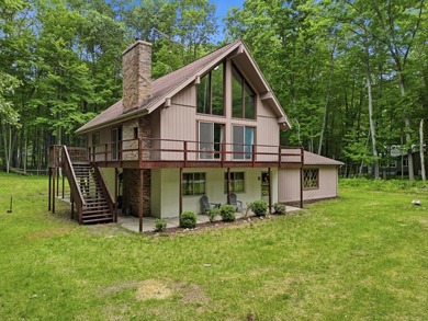 Welcome to this beautifully maintained A-frame in the heart of - photo 1