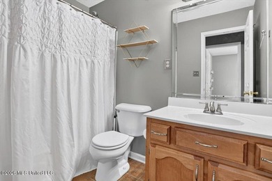 Welcome to this beautifully maintained 4 bedroom, 2 bathroom - photo 21