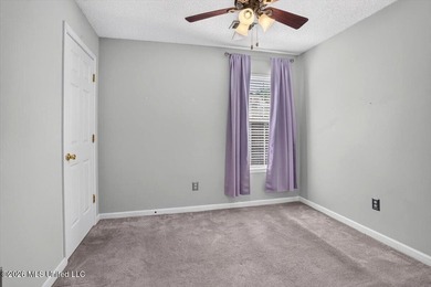 Welcome to this beautifully maintained 4 bedroom, 2 bathroom - photo 22