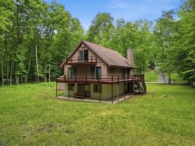 Welcome to this beautifully maintained A-frame in the heart of - photo 3