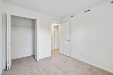 Welcome to this beautifully designed 3-bedroom, 2.5-bathroom - photo 23
