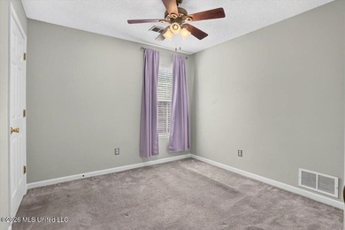 Welcome to this beautifully maintained 4 bedroom, 2 bathroom - photo 23
