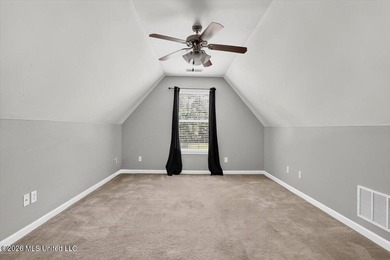 Welcome to this beautifully maintained 4 bedroom, 2 bathroom - photo 24