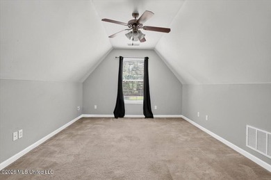 Welcome to this beautifully maintained 4 bedroom, 2 bathroom - photo 25