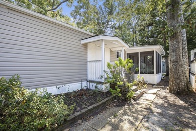 Welcome to this beautifully upgraded 4-bedroom, 2-bathroom home - photo 34