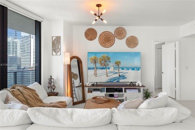 Bright & Spacious 2 bedroom + Den corner unit located in the