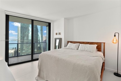 Bright & Spacious 2 bedroom + Den corner unit located in the