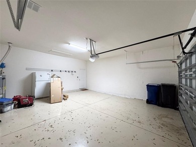 Short Sale. This beautifully updated 4-bedroom, 4.5-bath home in - photo 50