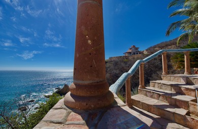 Perched on a dramatic bluff above the Pacific Ocean, MARALUZ is - photo 11